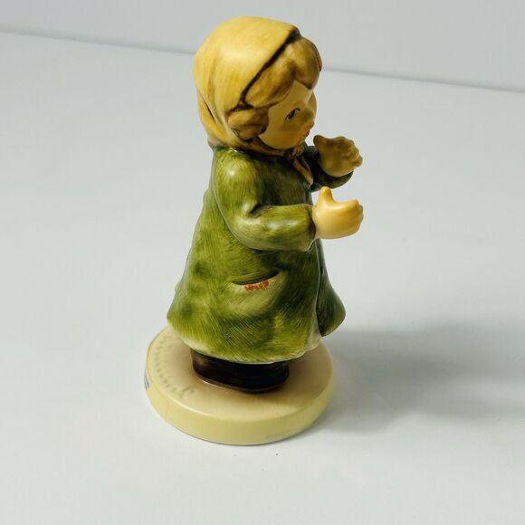 Goebel Hummel Figurine Keeping Time Little Girl Germany Club Year 2006/2007 3.5" - Picture 3 of 7
